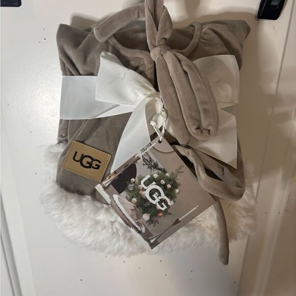 Ugg Bliss Mini Tree Skirt in putty/ beige tan NWT - Picture 3 of 4